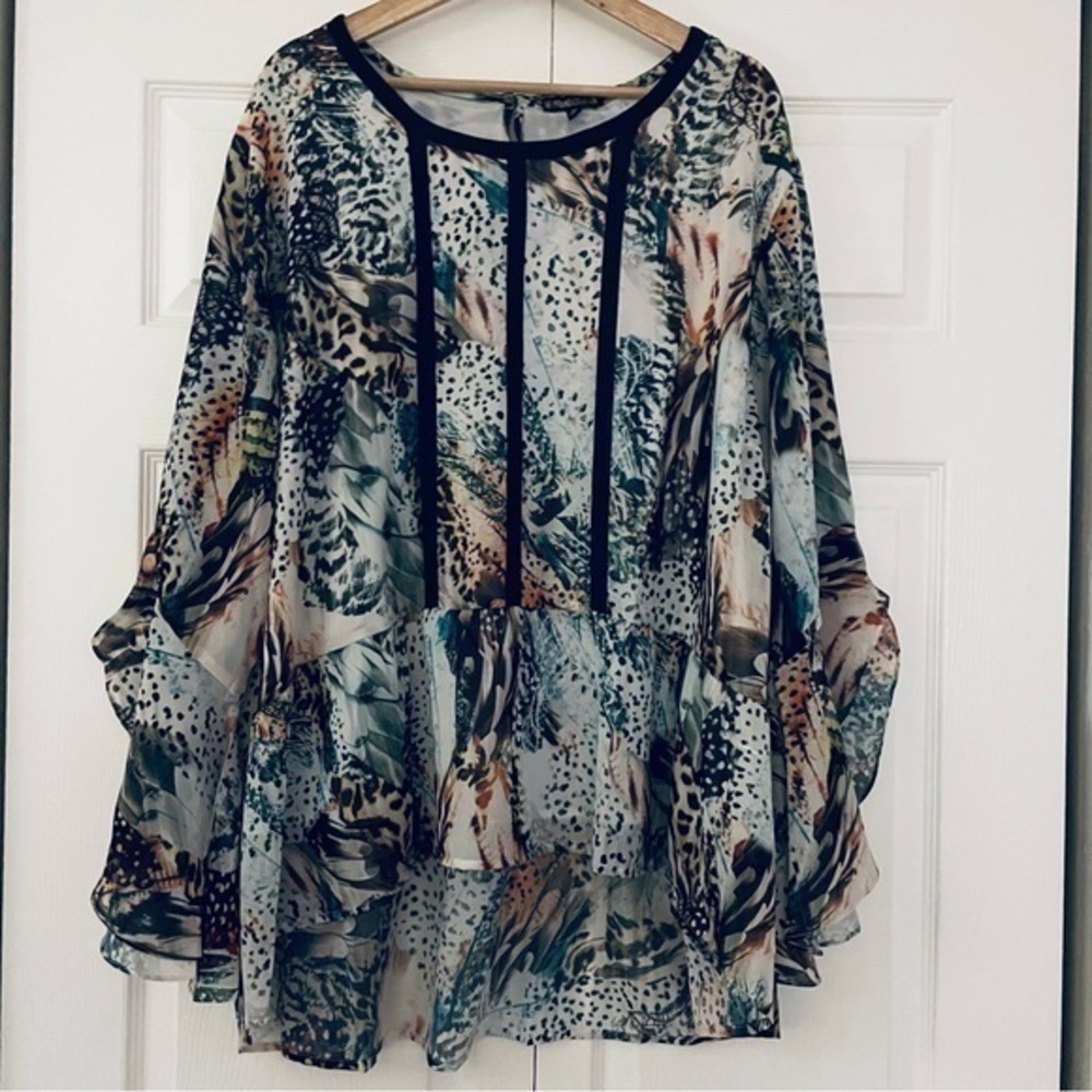 The Pyramid Collection NWOT blouse